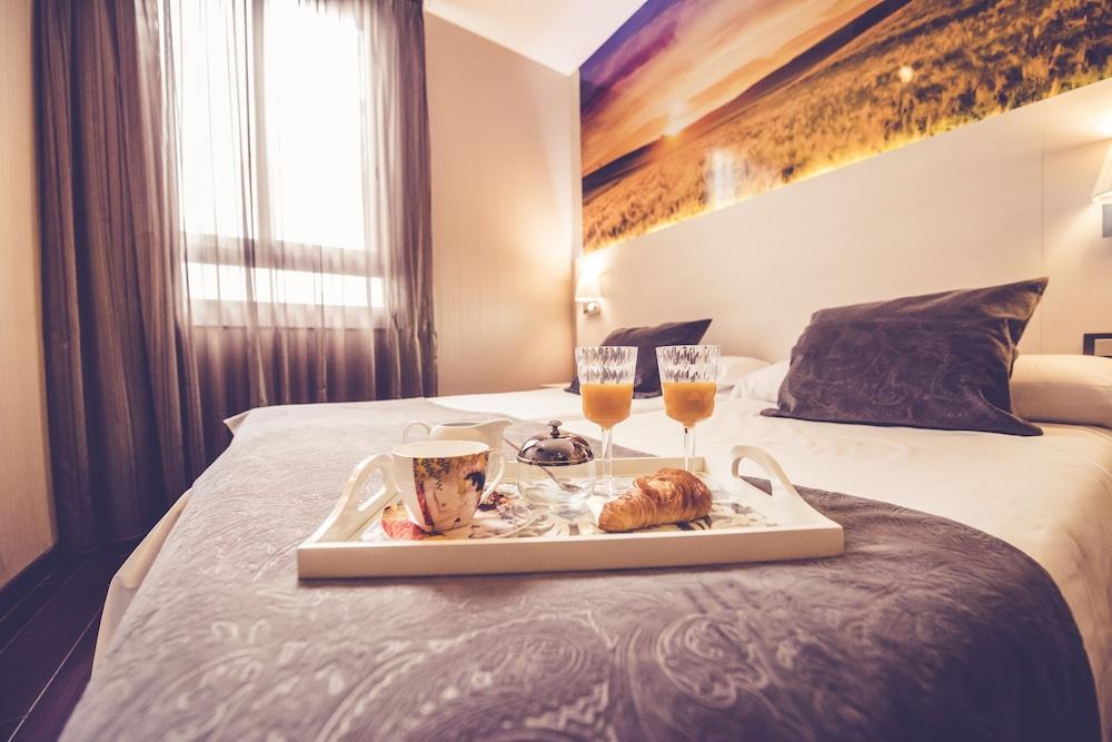 Hotel Hostal Prado 2*