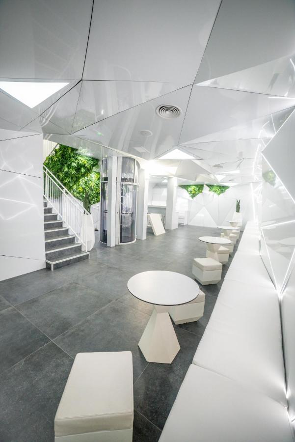 Optimi Capsule hotel