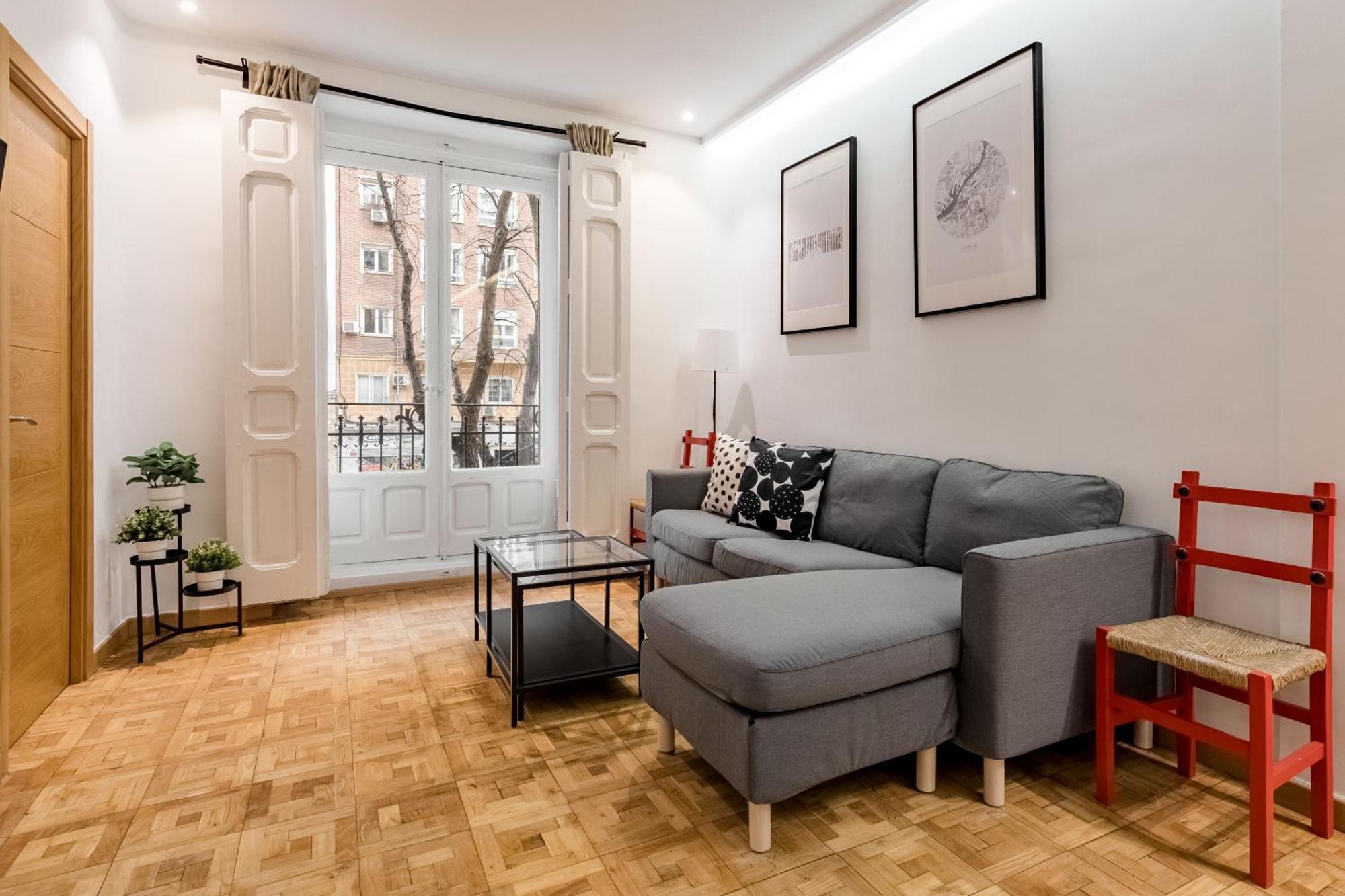 Madrid Embajadores II - Apartamento De 4 Dormitorios Con Balcon Apartamento *