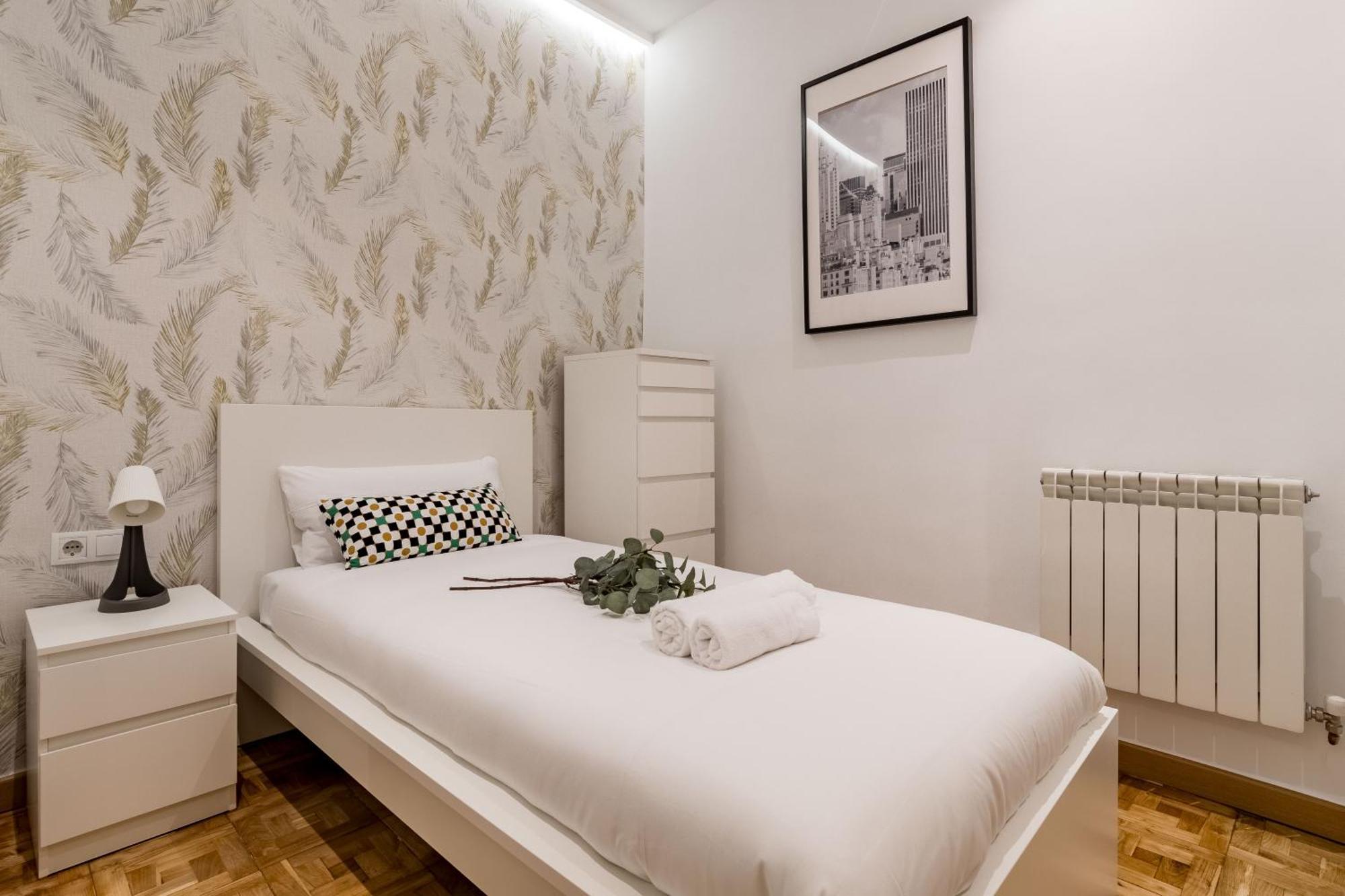 Madrid Embajadores II - Apartamento De 4 Dormitorios Con Balcon Apartamento *