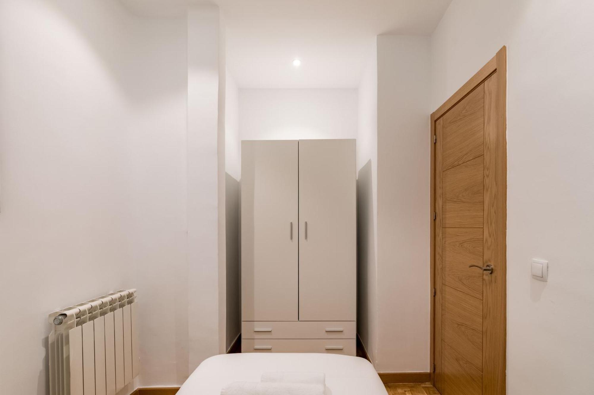 Madrid Embajadores II - Apartamento De 4 Dormitorios Con Balcon Apartamento