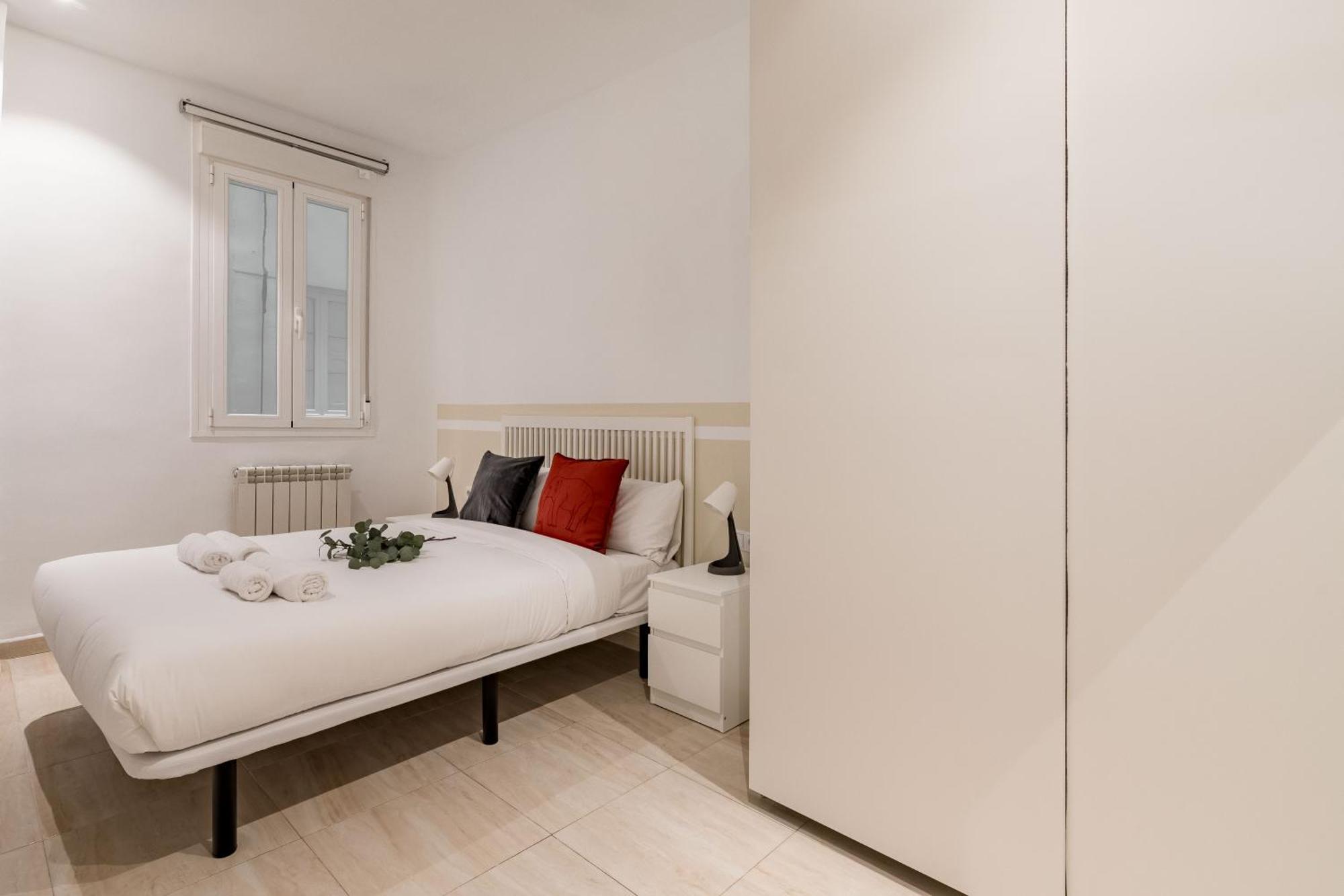 Madrid Embajadores II - Apartamento De 4 Dormitorios Con Balcon