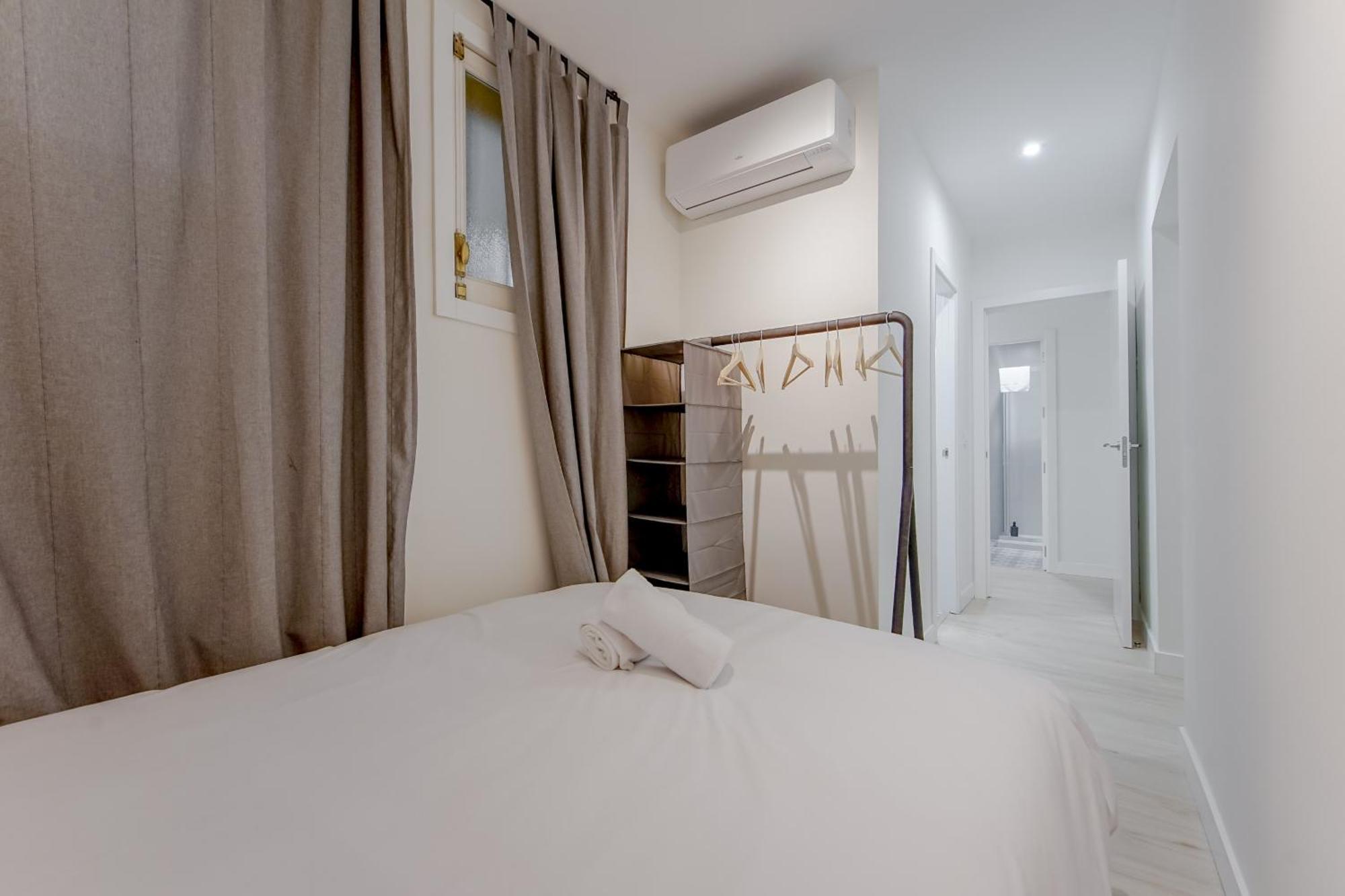Modern 6pax En La Plaza De Tirso-centro E1 Apartment