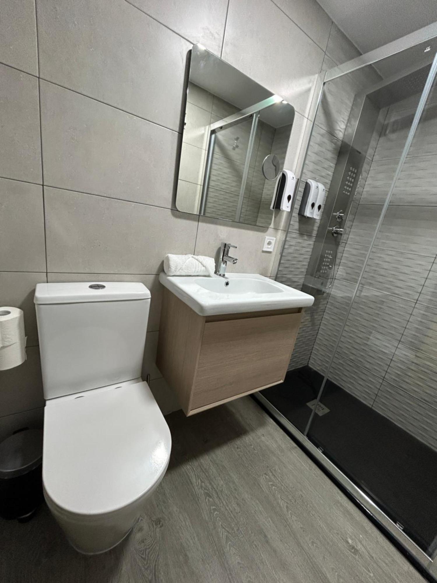 Pensión Con Jacuzzi Y Bano Privado