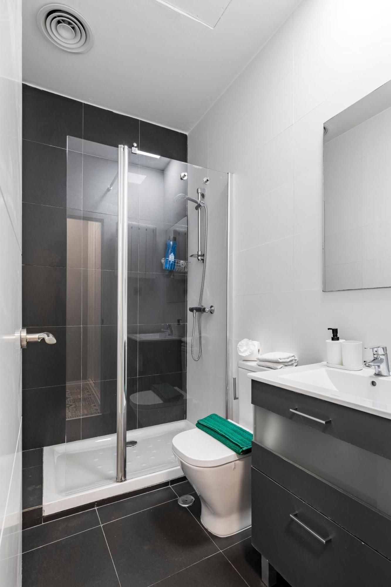 Cerca Santiago Bernabeu - Torre Picasso Apartamento *