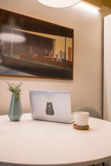 Apartment Urban Elegance, New, Stylish, Convenient, And Wow *