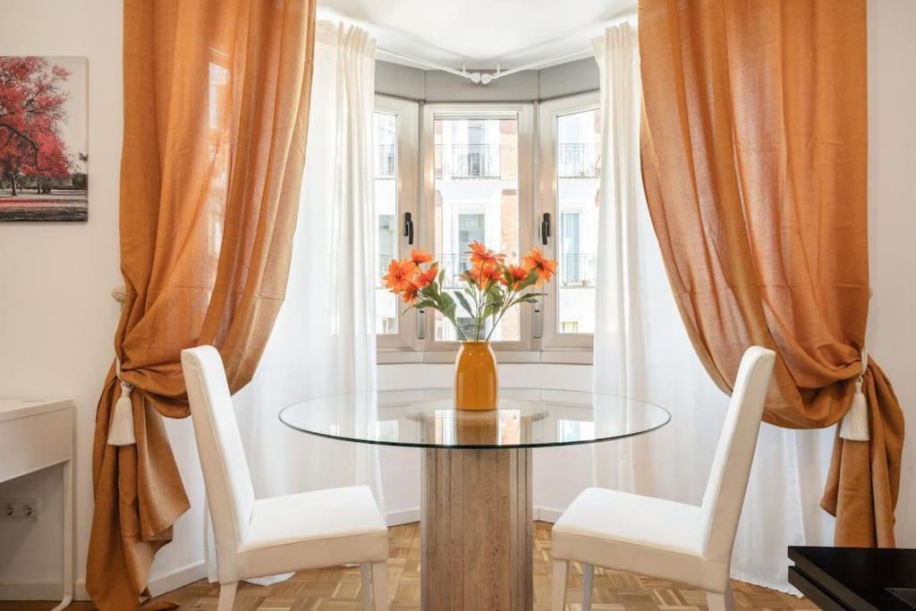 Located In Puerta De Alcala - 2 * Madri