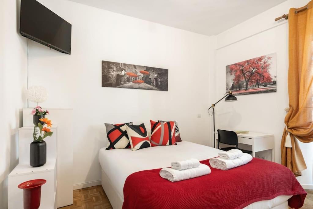 Located In Puerta De Alcala - 2 Apartamento Madri
