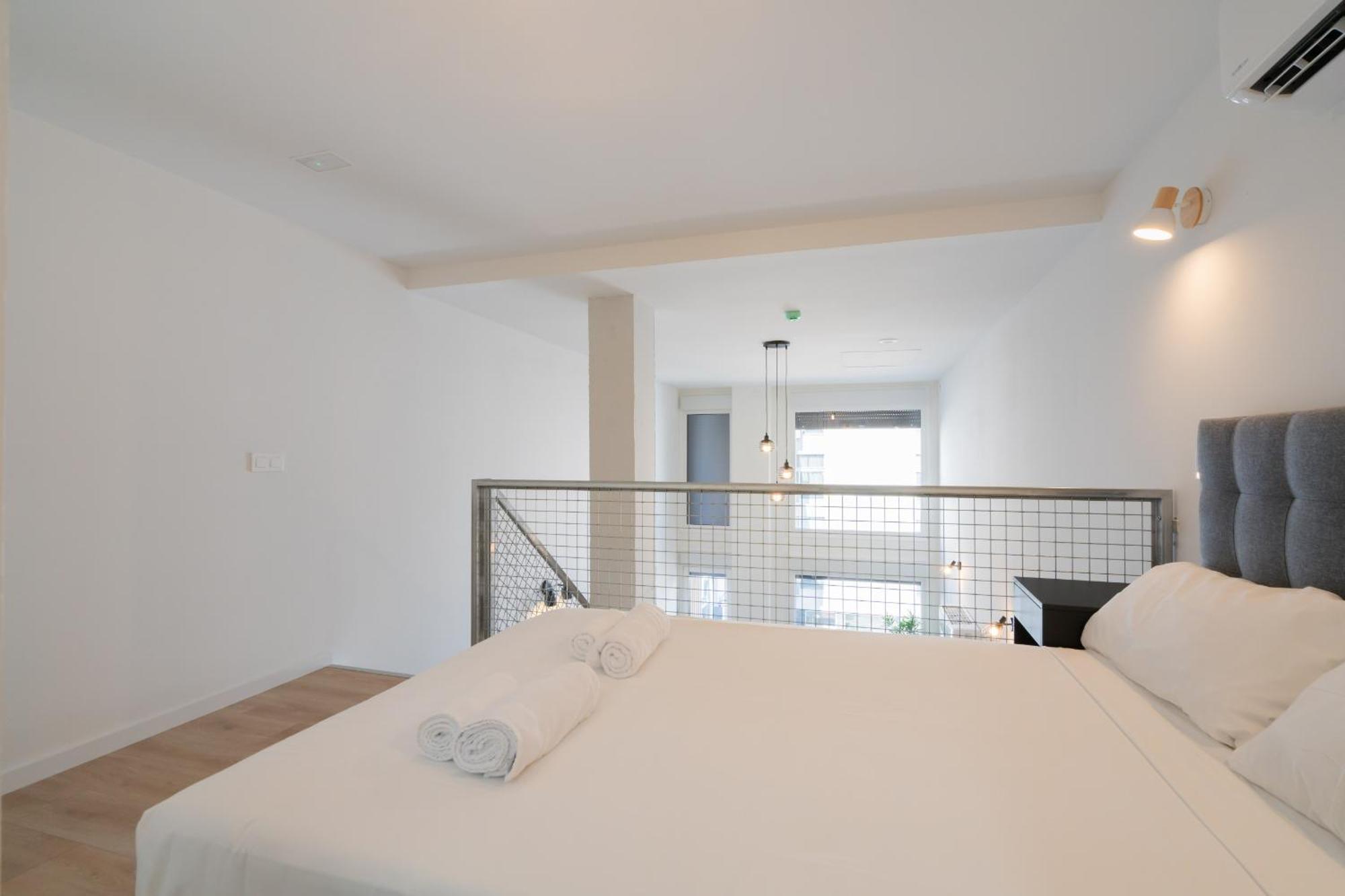 Loft Reformado Industrial Con Garaje Apartment *