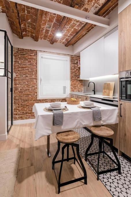 Elegant In Austrias Neighborhood Con10 Madrid
