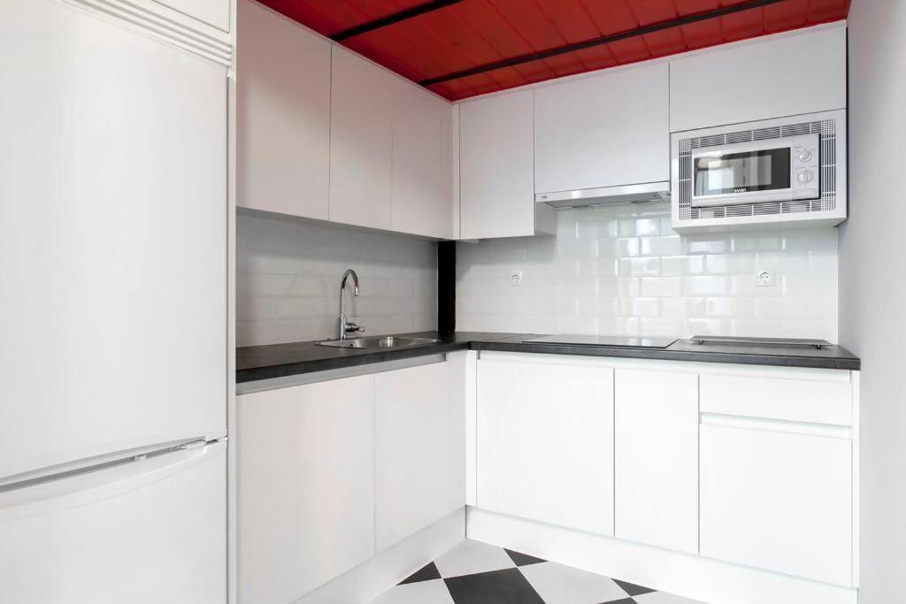 New Apt-location Location Location!bar * Madrid
