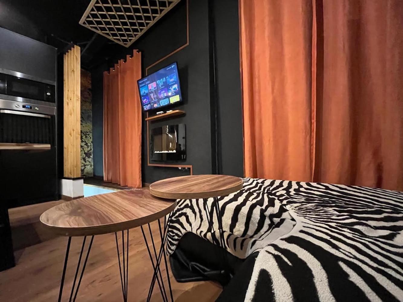 Chic12 Only For Millionaires Groups Madrid