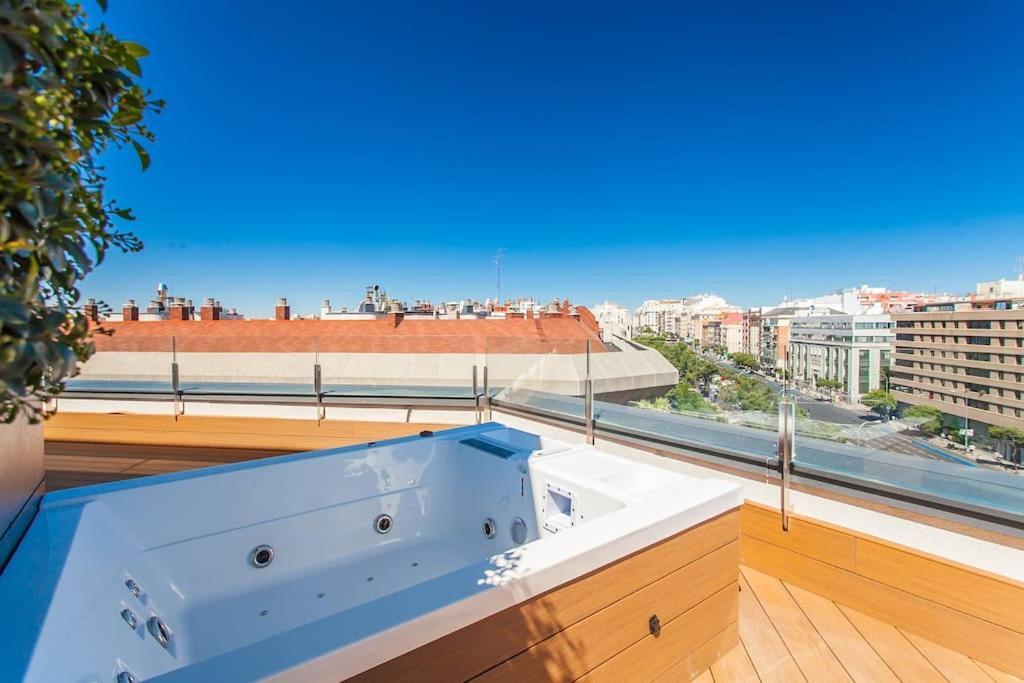 Penthouse Private Jacuzzi Castellana Apartment