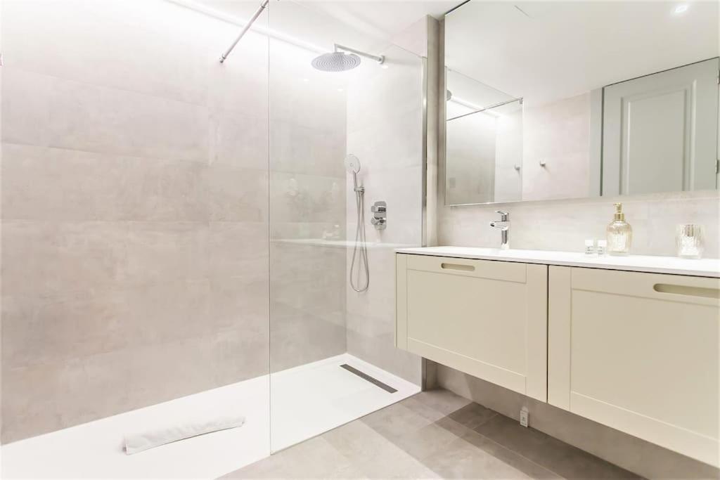 Penthouse Private Jacuzzi Castellana Apartment
