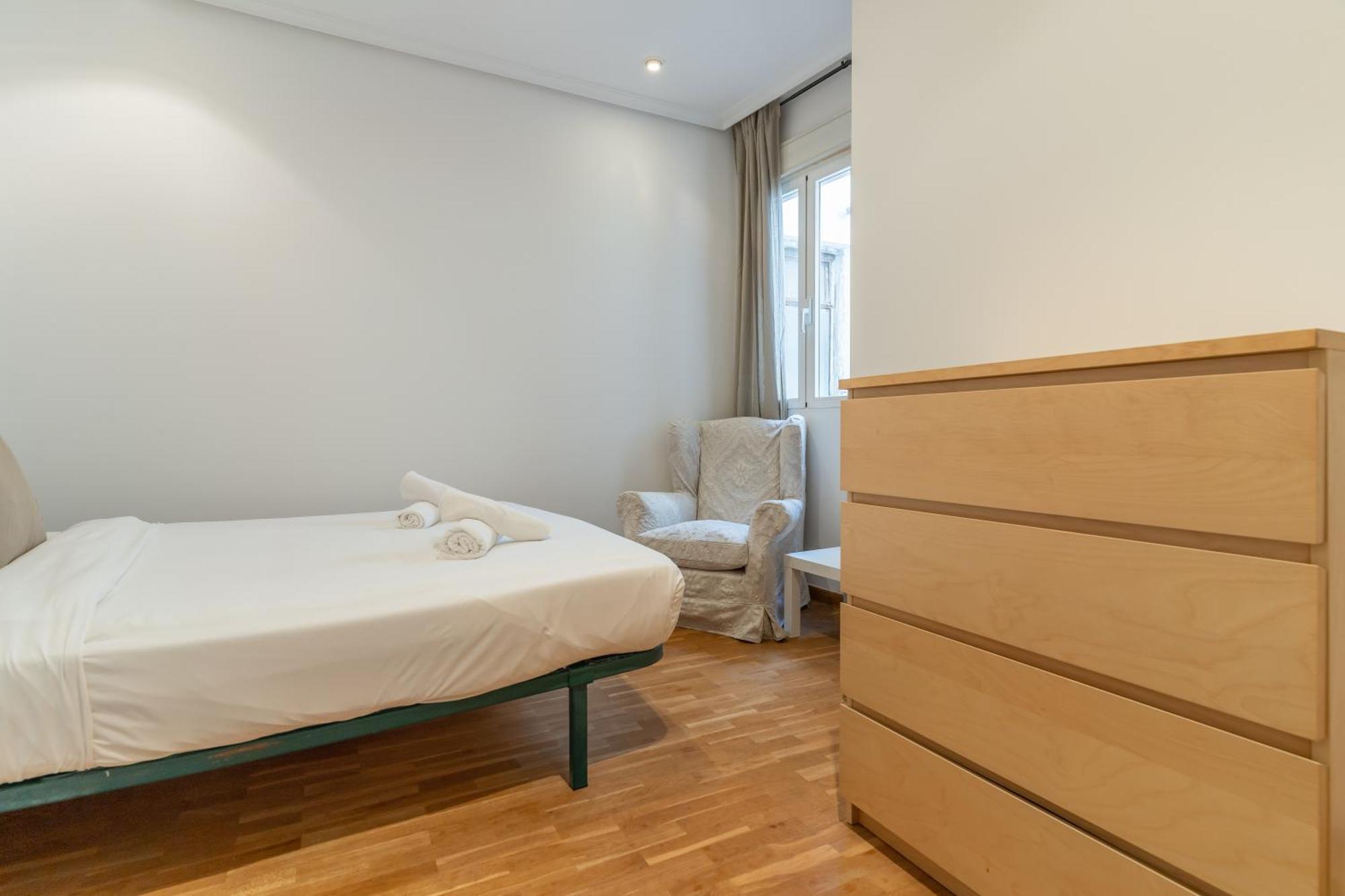 Cozy -1bedroom 1bath -anton Martin Apartment