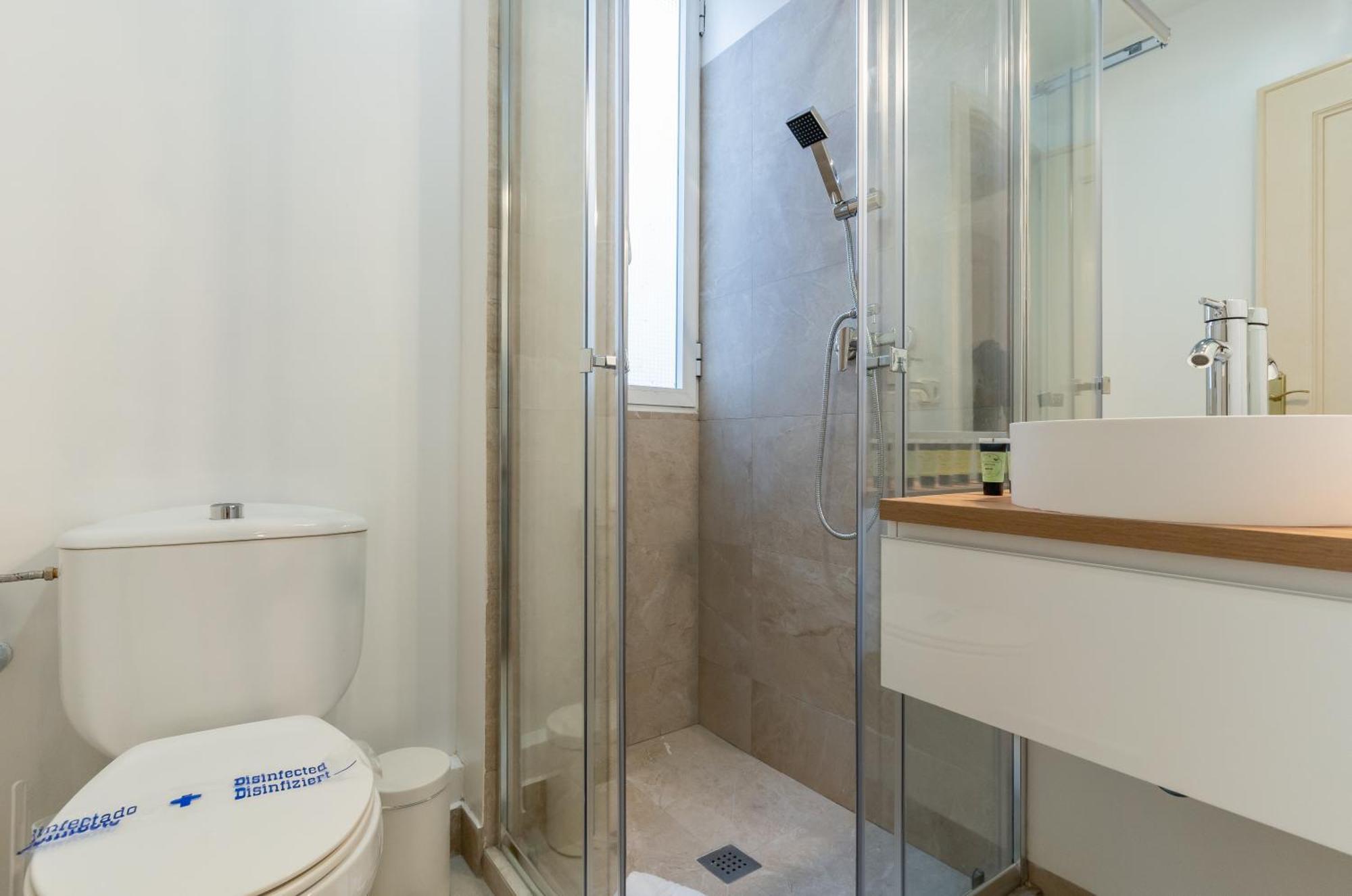 Cozy -1bedroom 1bath -anton Martin Apartment Madrid