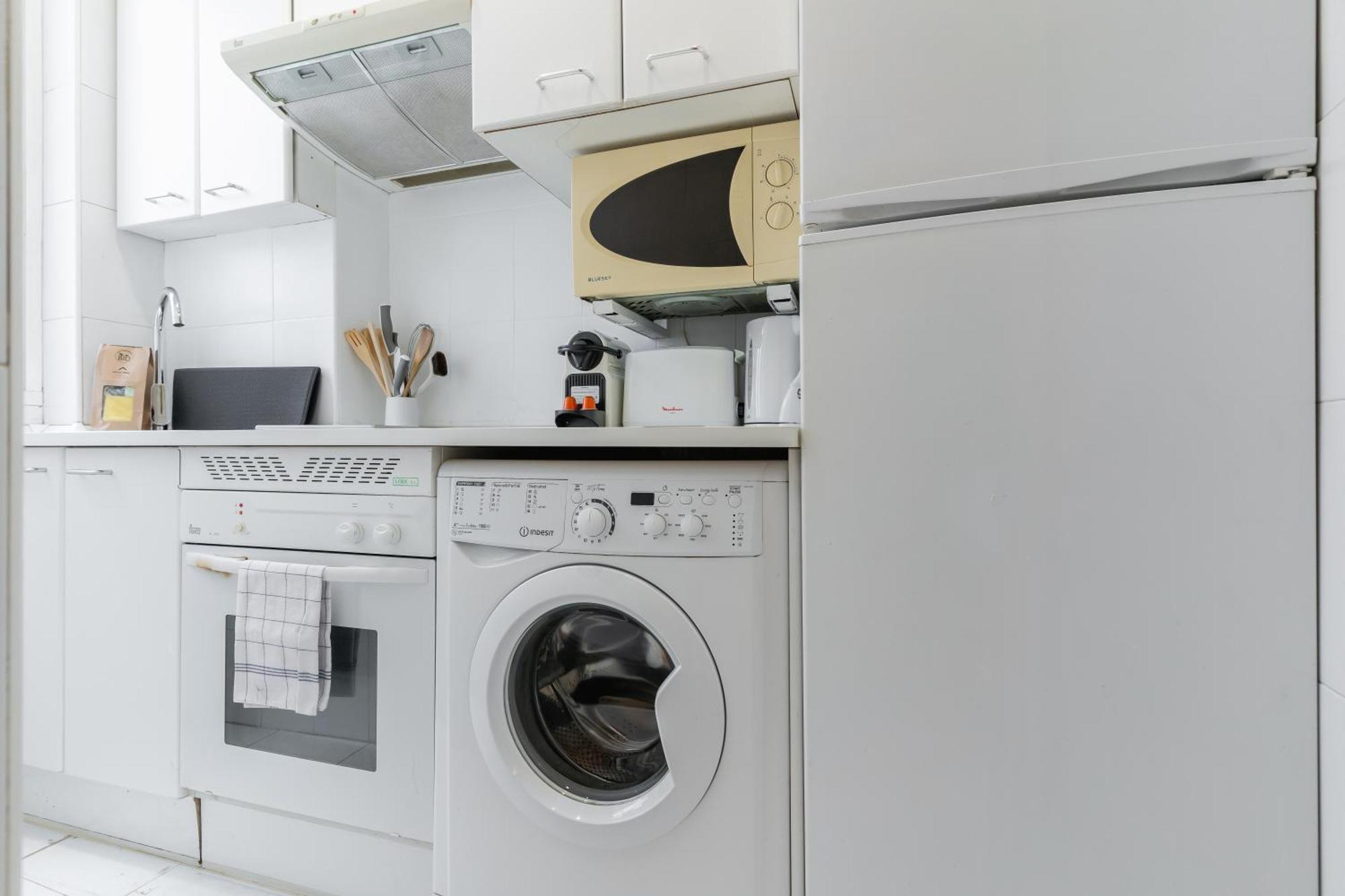 Cozy -1bedroom 1bath -anton Martin Apartment *