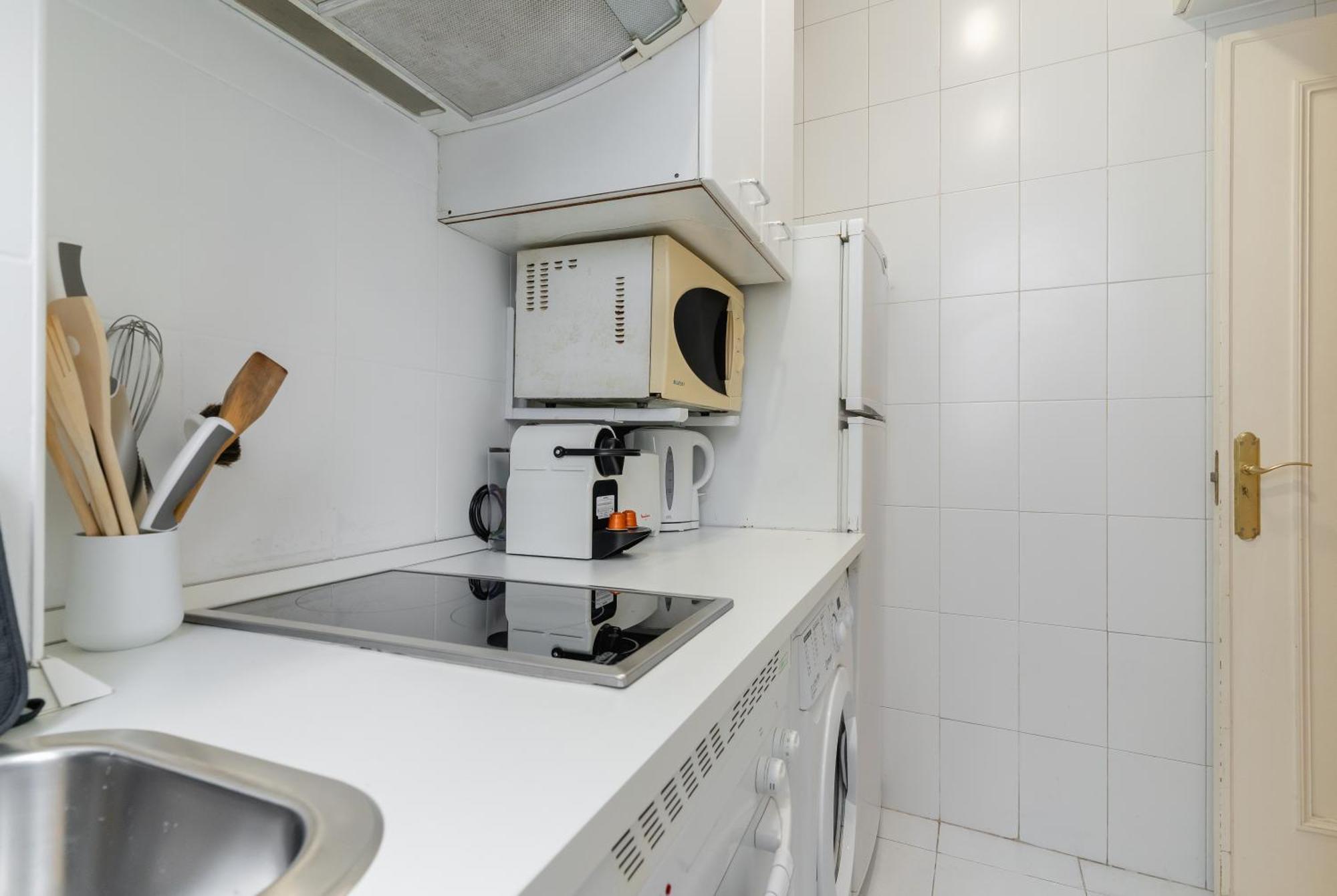 Apartment Cozy -1bedroom 1bath -anton Martin Madrid