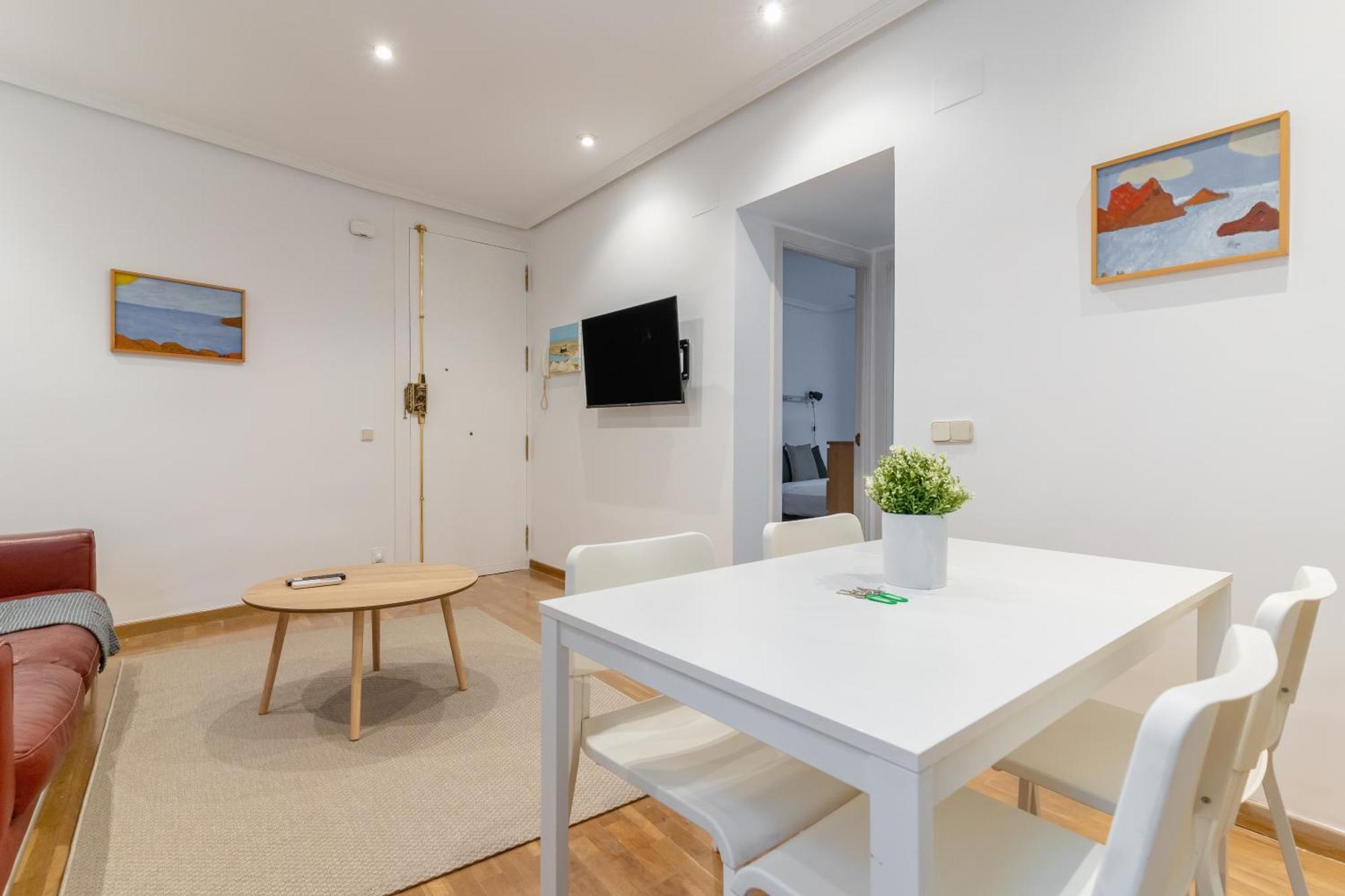 Cozy -1bedroom 1bath -anton Martin Apartment Madrid
