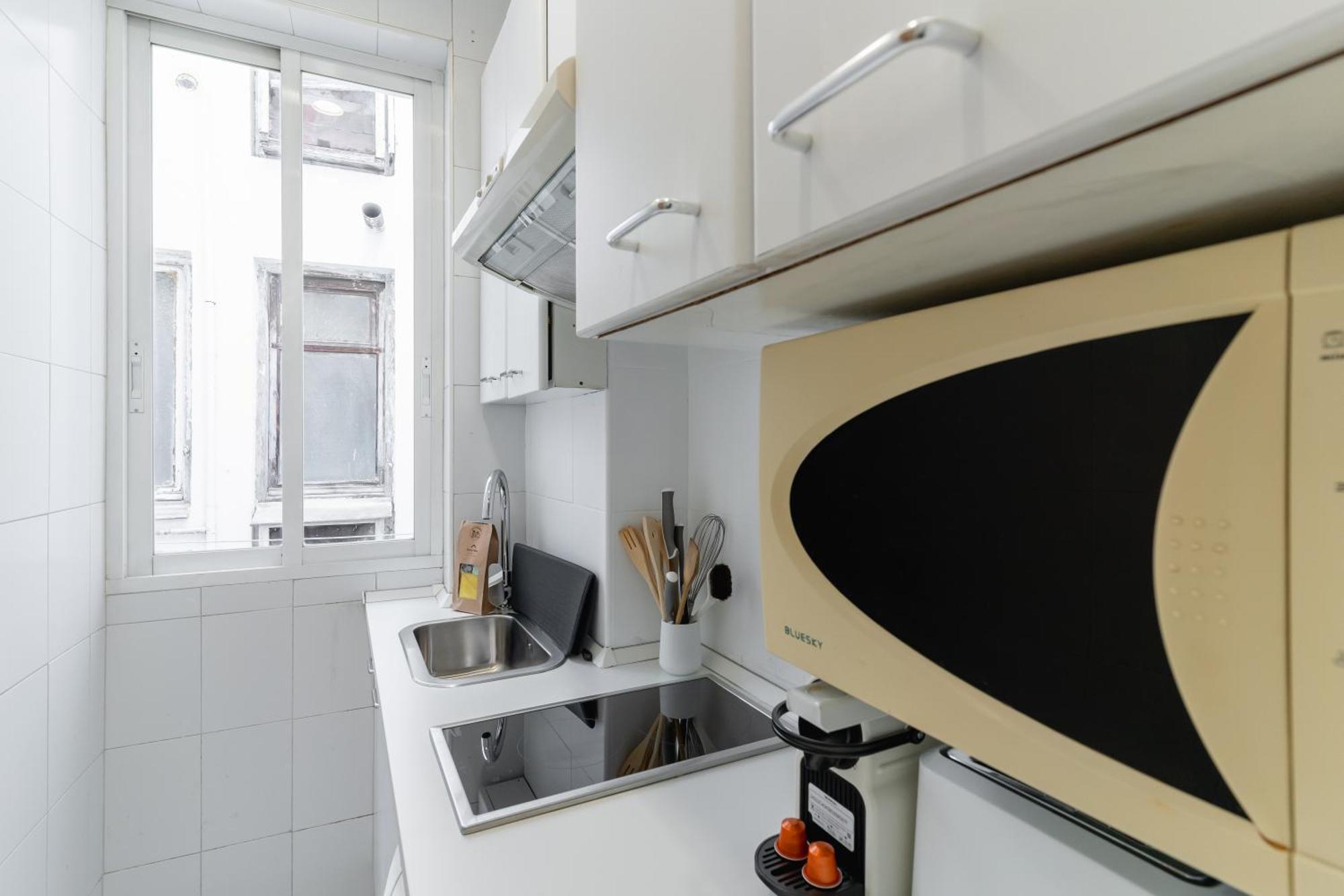 Cozy -1bedroom 1bath -anton Martin * Madrid