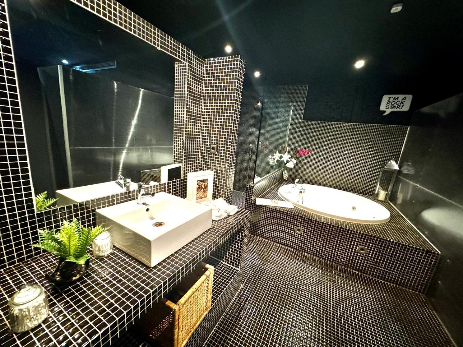 Con Jacuzzi Apartment