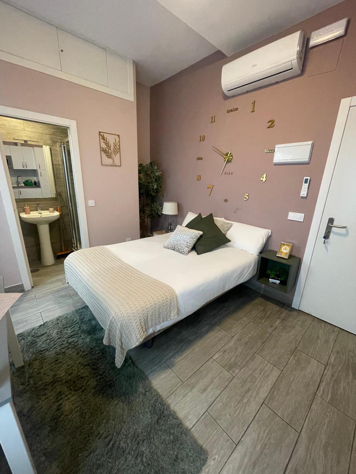 Aparthotel La Pequena Puerta Del Sol