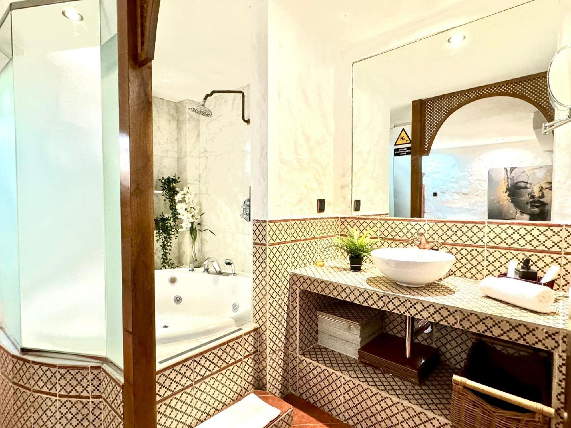 Con Jacuzzi Apartment
