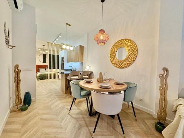 Modern & Bright Studio