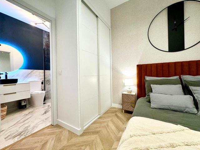 Modern & Bright Studio Apartment *
