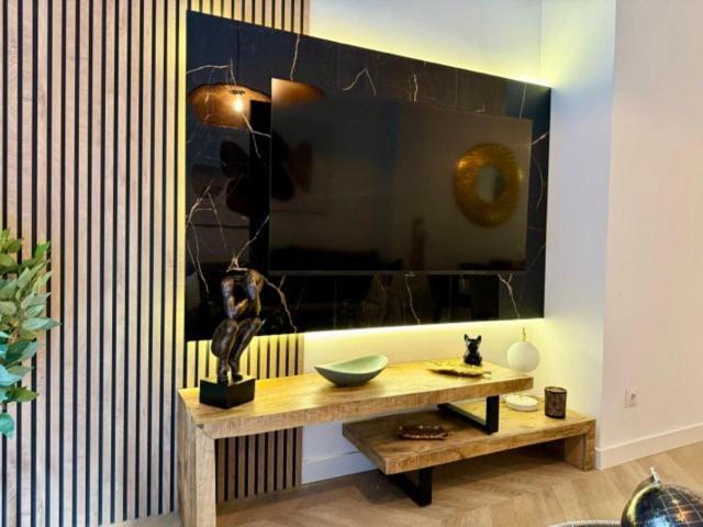 Modern & Bright Studio *