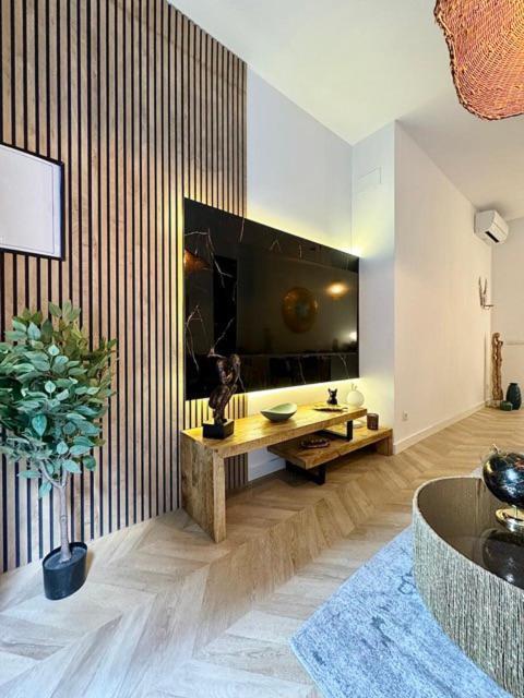 Modern & Bright Studio Apartment *