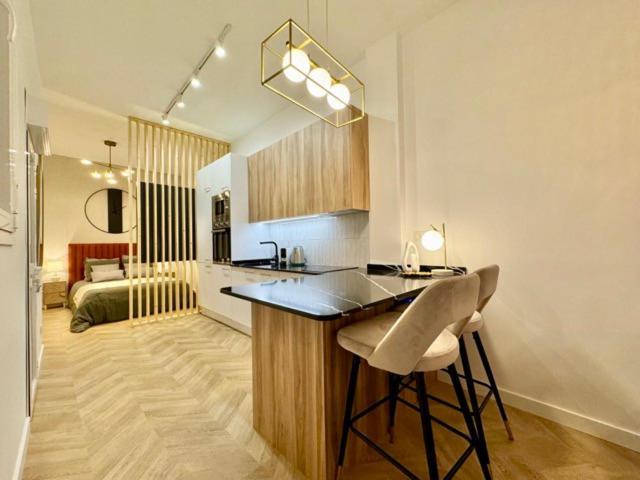 Modern & Bright Studio