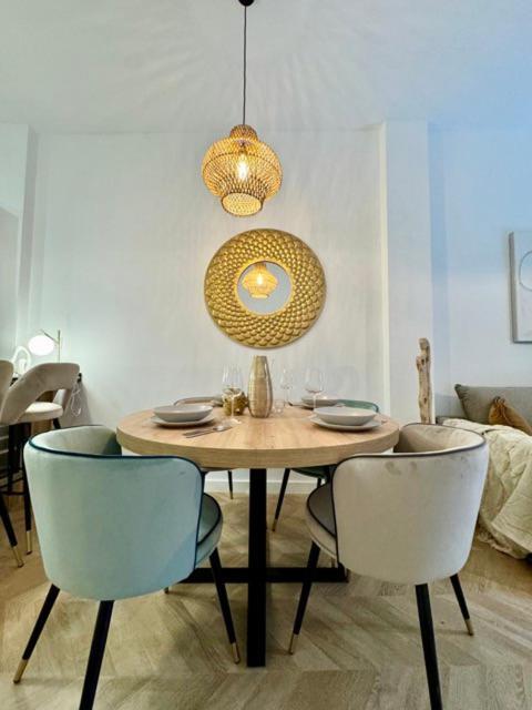 Modern & Bright Studio Apartment