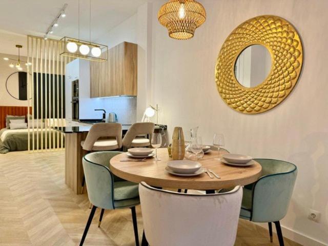 Modern & Bright Studio