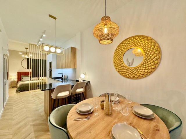 Modern & Bright Studio