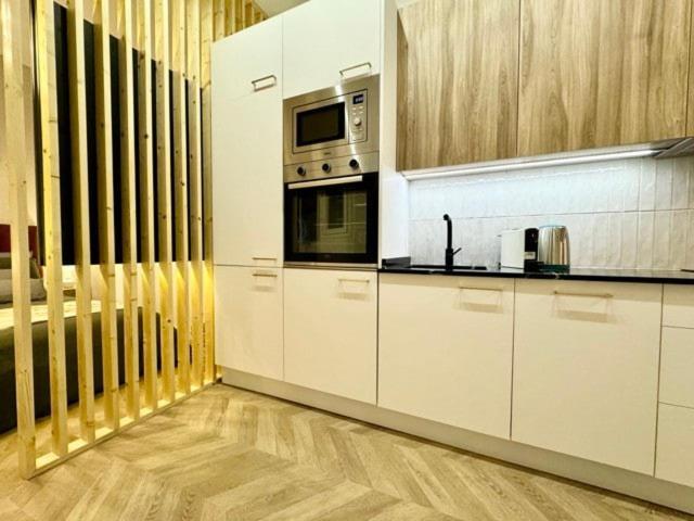 Modern & Bright Studio Apartment