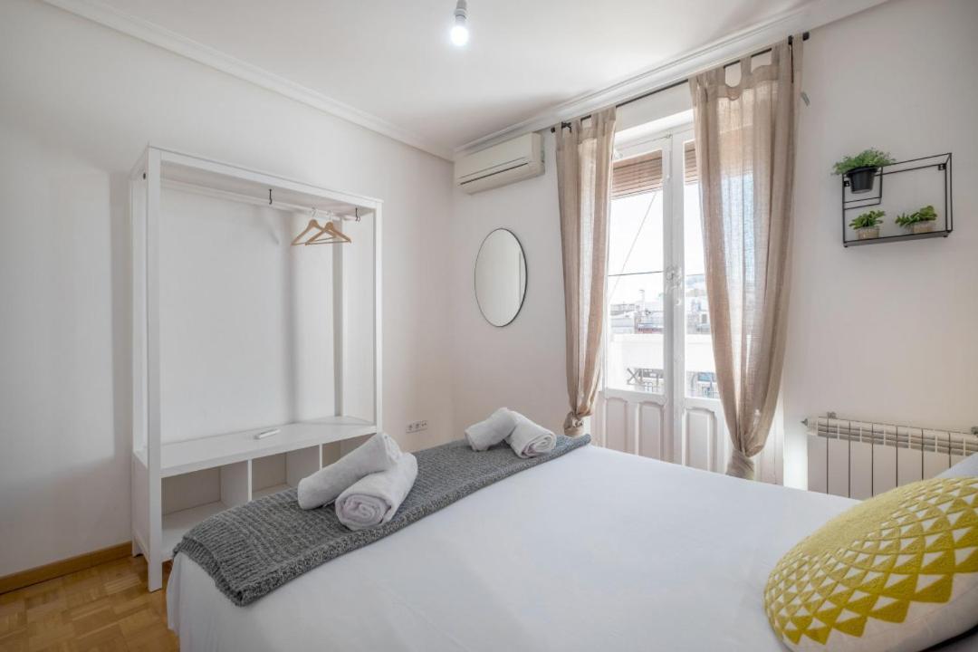 4 Bedrooms 2 Bathrooms Furnished - Salamanca - Bright - Mintystay Apartment *