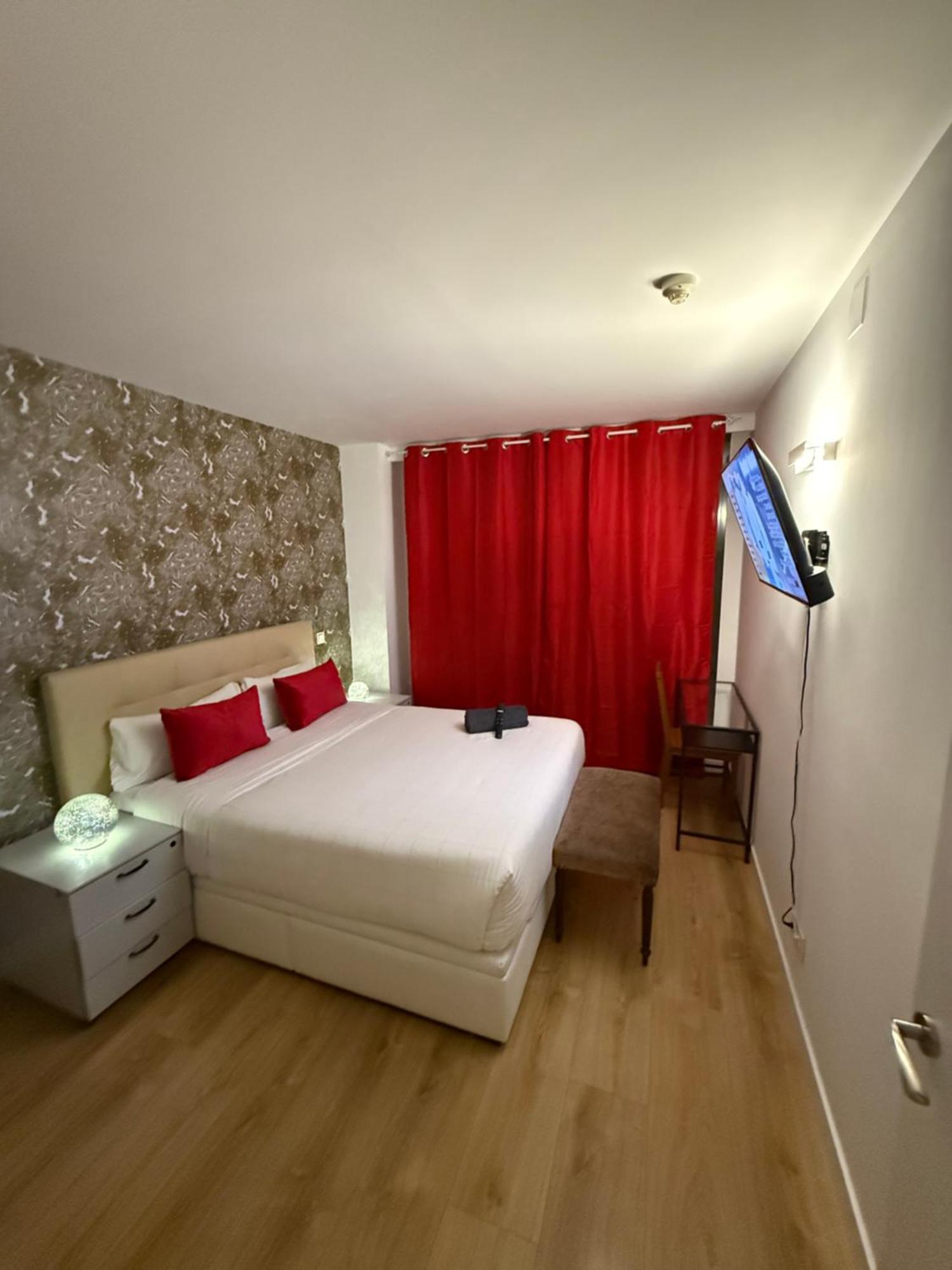 Plaza Apartamento *