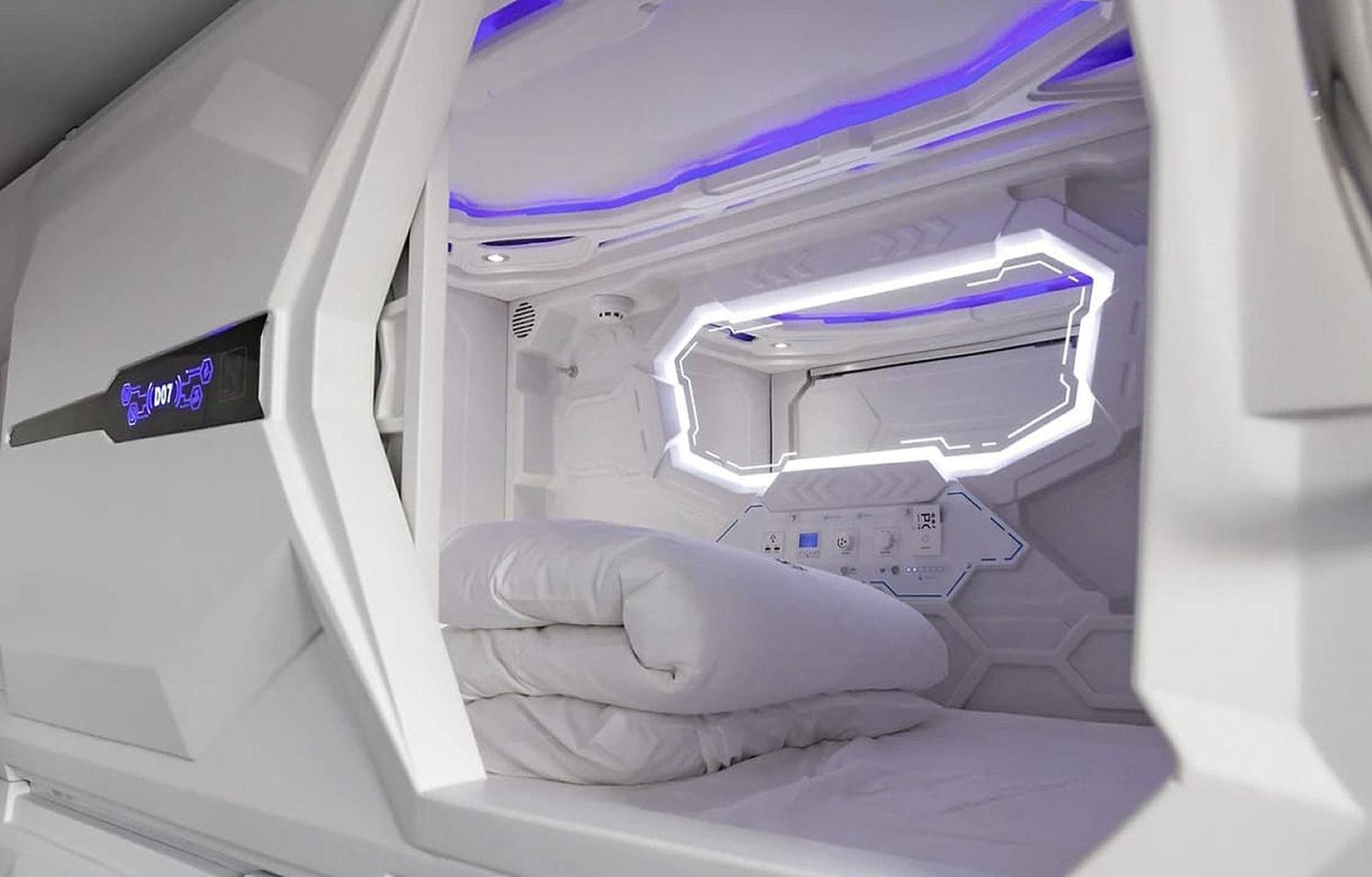 Capsule hotel Beddy