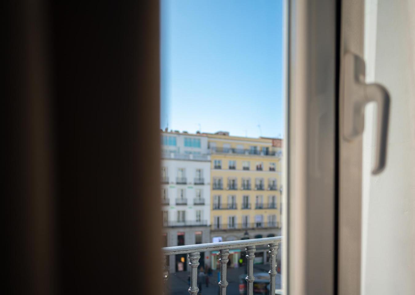 Luthia Puerta Del Sol Hostel *