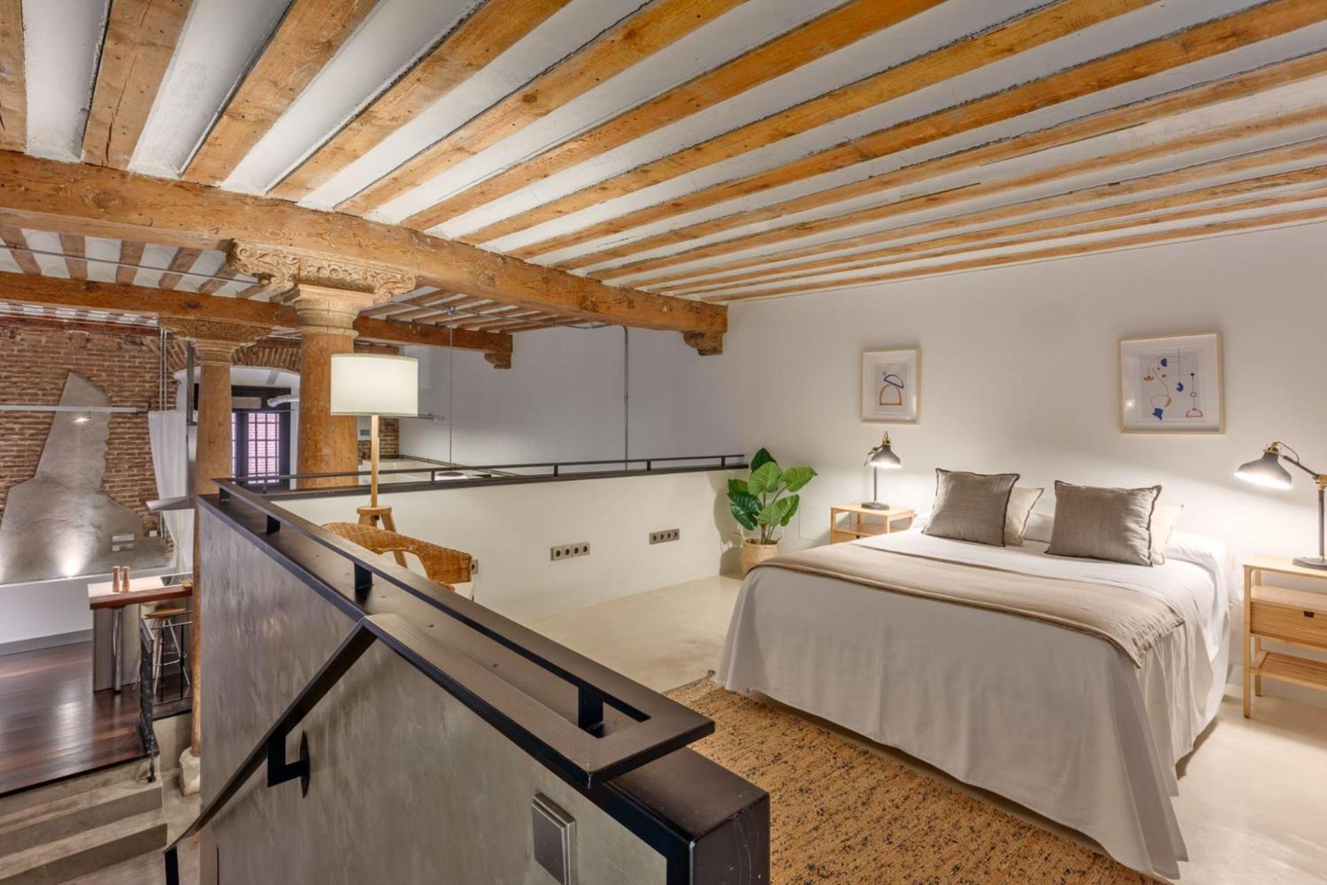 Boho-chic Loft In A Legendary 17th-century 'trap House Apartment