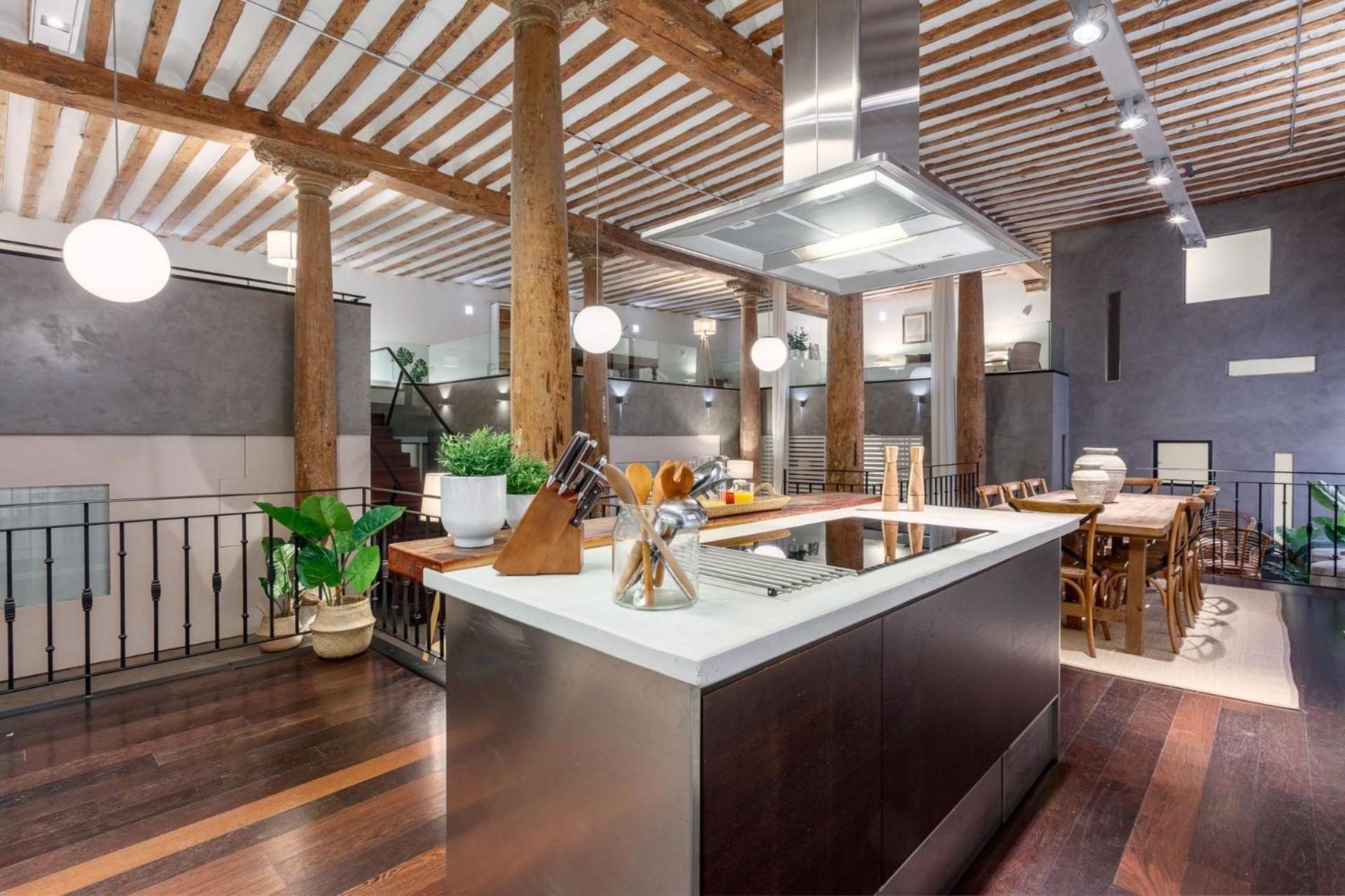 Apartment Boho-chic Loft In A Legendary 17th-century 'trap House Madrid