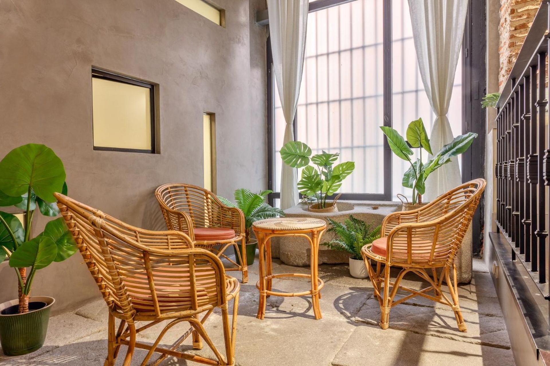 Boho-chic Loft In A Legendary 17th-century 'trap House *