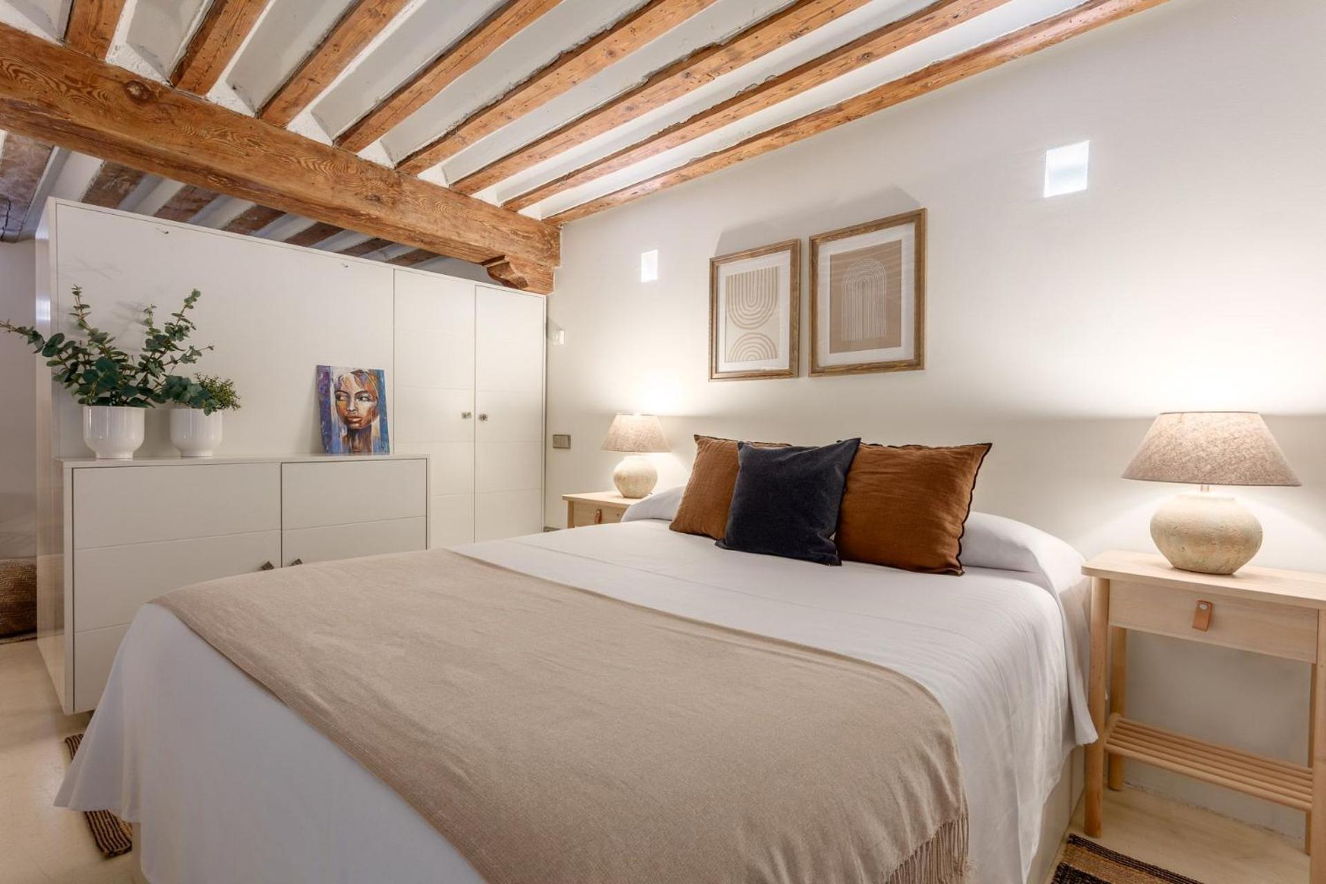 Boho-chic Loft In A Legendary 17th-century 'trap House