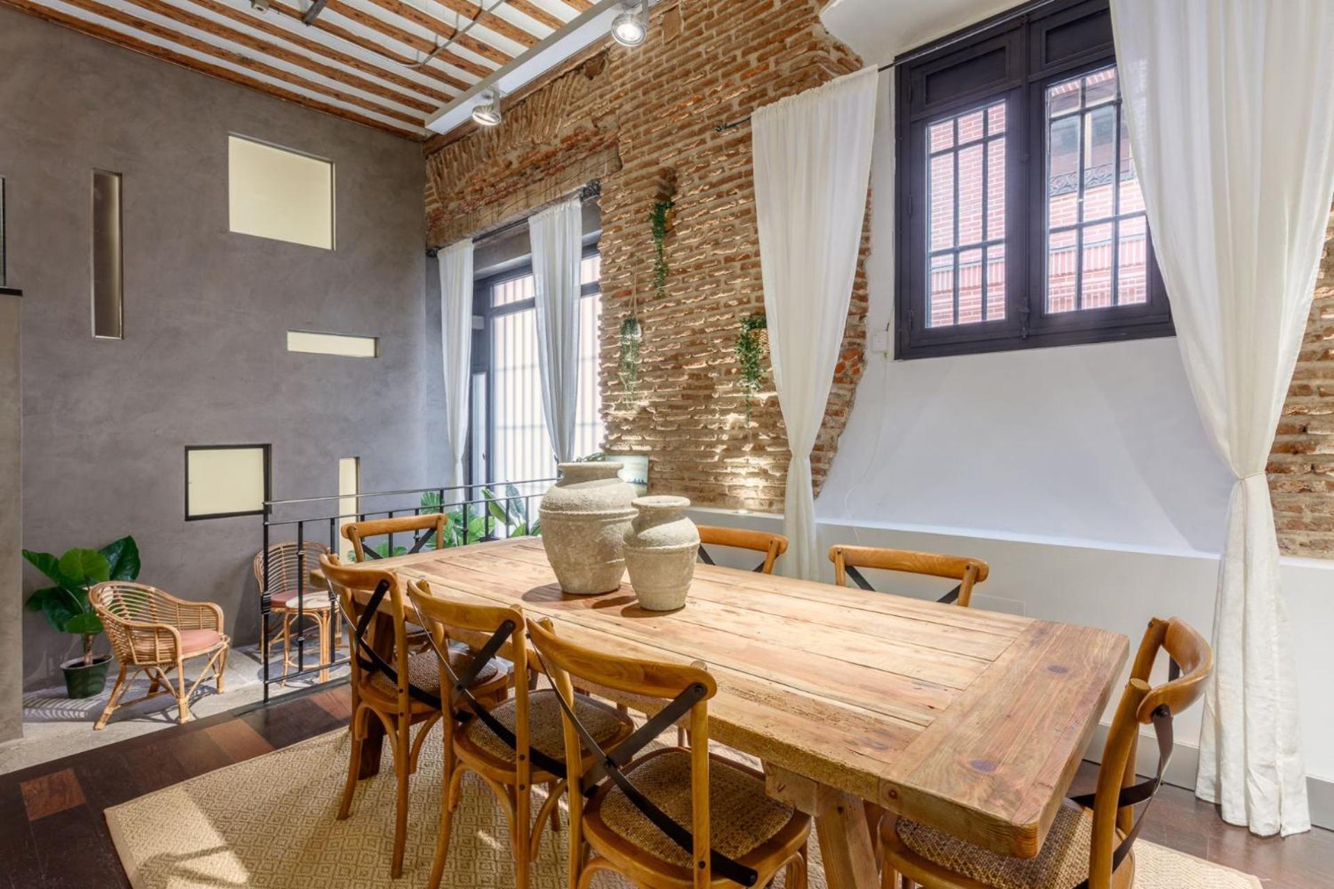 Boho-chic Loft In A Legendary 17th-century 'trap House Apartment