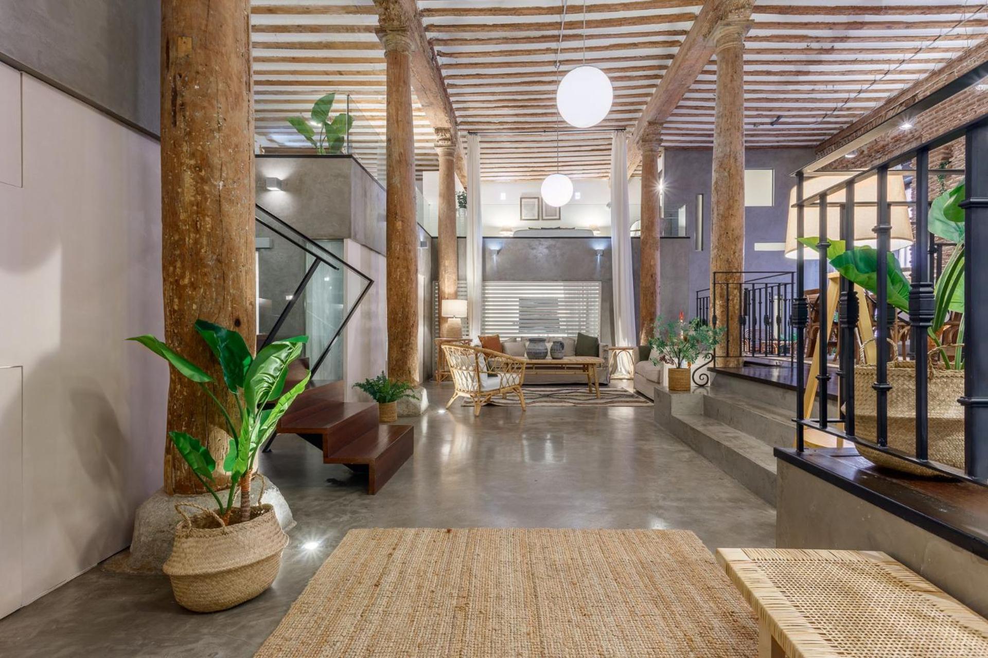 Apartment Boho-chic Loft In A Legendary 17th-century 'trap House Madrid
