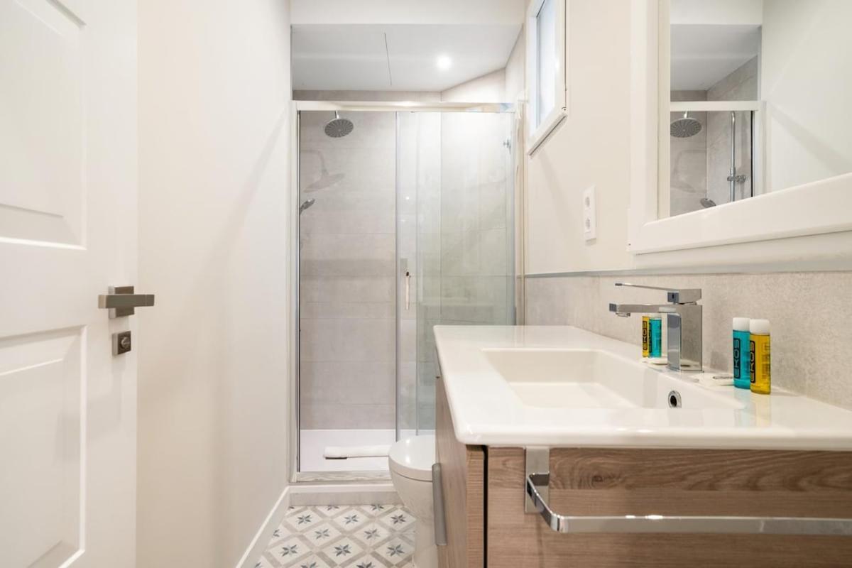Apartment Modern, Brand-new For 4 In Letras - Huertas Madrid