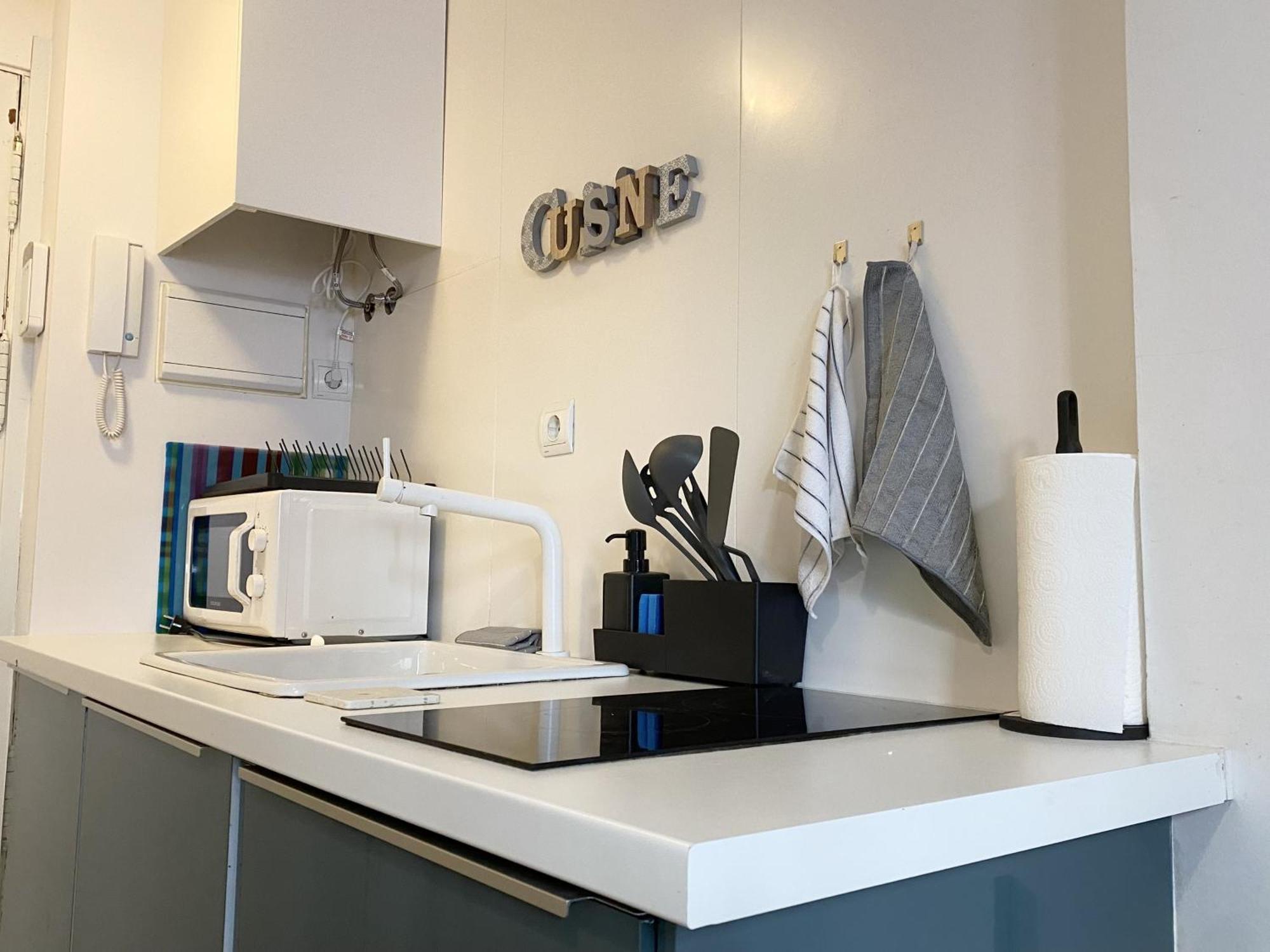 Intimo Estudio En Madrid, Centro, 2pax, Wifi & Tv Apartment *