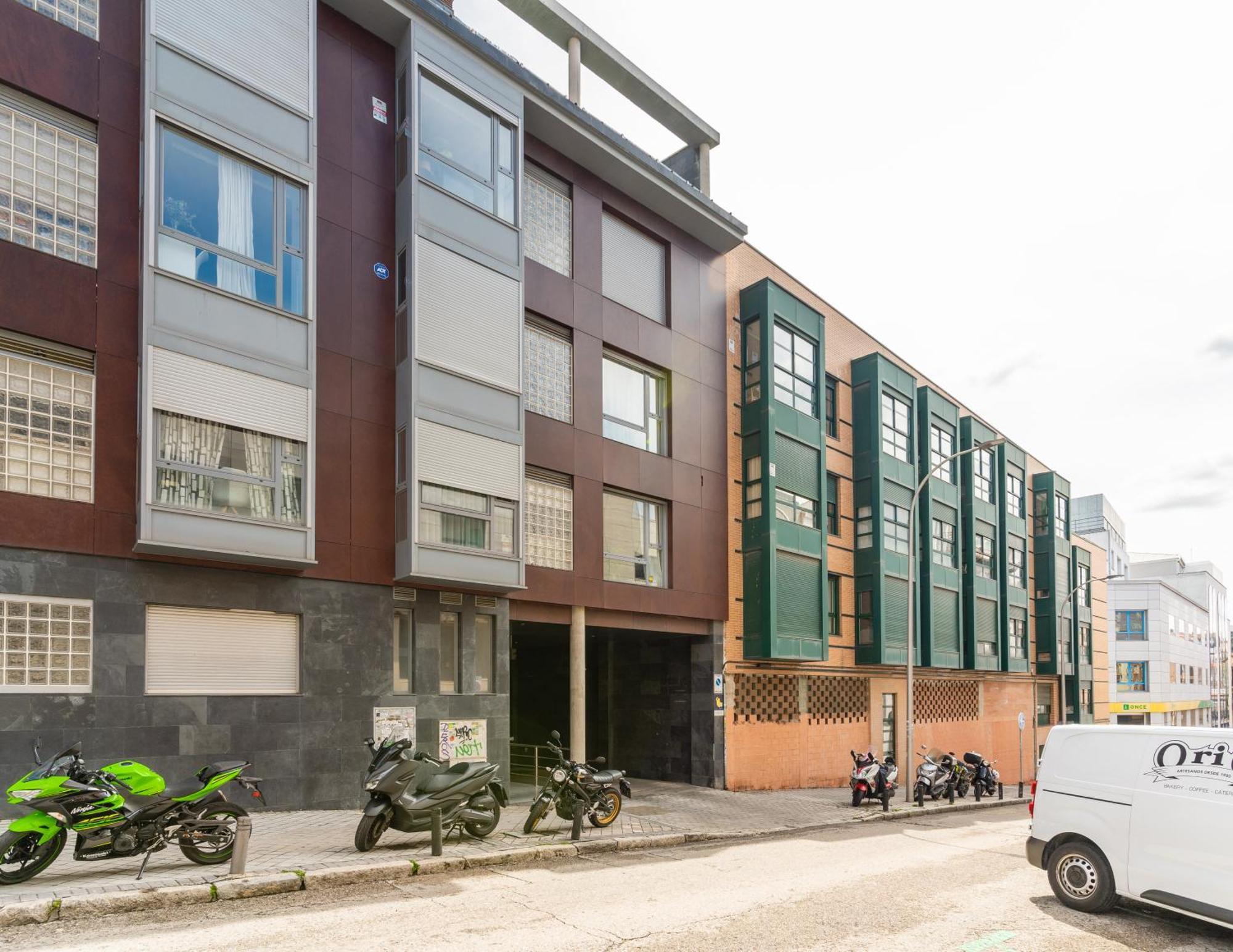 Apartment Cozy With Pool -1bedroom 1bathroom-bernabeu Madrid