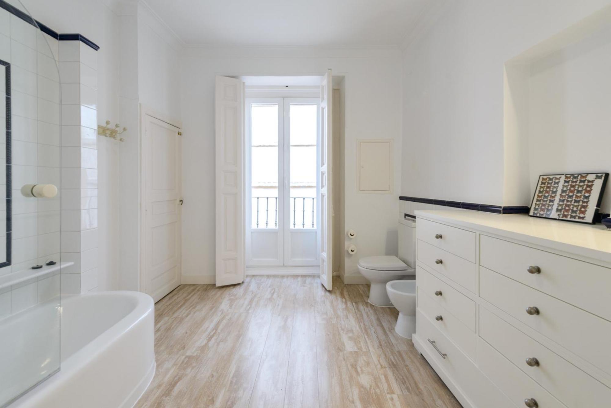 170m2 Muy Amplio Y Lujoso- 1 Min Plaza Mayor Apartment *